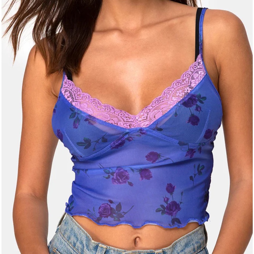 Motel | Yenika Crop Top In Lilac Rose With Lilac Lace